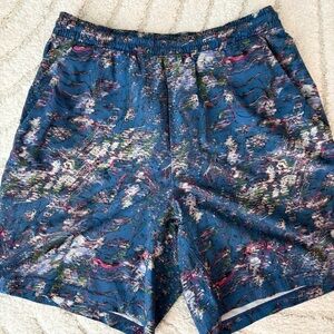 Lululemon Pacebreaker 7” Shorts Size Medium